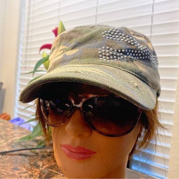 Claire Women’s Camouflage w/Studs Cap Size Smallm/Medium - Picture 5 of 10